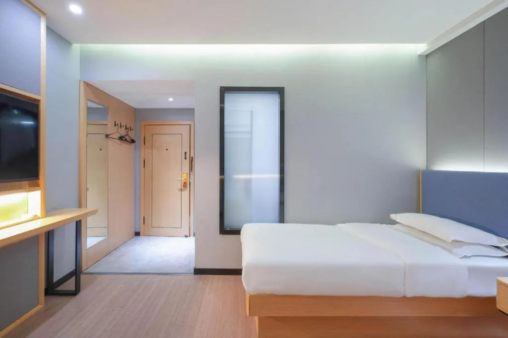 Bed in Green Tree Inn Urumqi San'gong Metro Station Exit