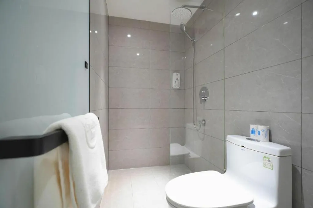 Green Tree Inn Urumqi San'gong Metro Station Exit