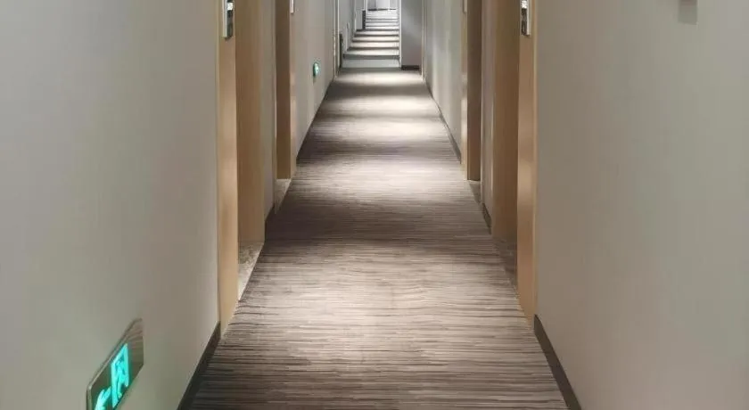 Green Tree Inn Urumqi San'gong Metro Station Exit