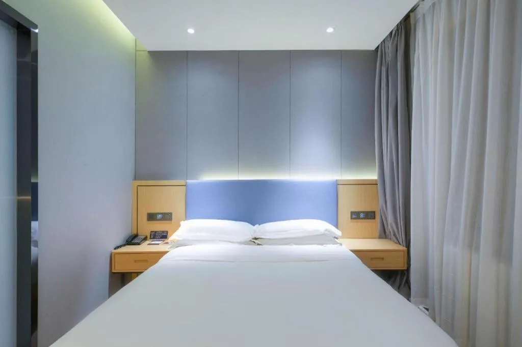 Bed in Green Tree Inn Urumqi San'gong Metro Station Exit