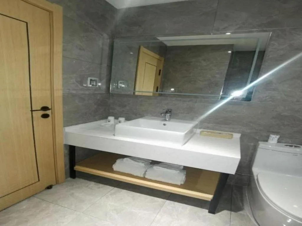 Green Tree Inn Urumqi San'gong Metro Station Exit