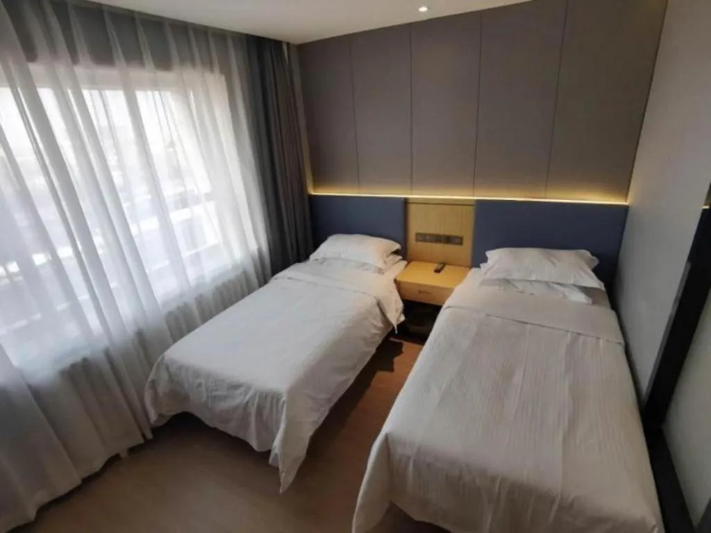 Bed in Green Tree Inn Urumqi San'gong Metro Station Exit