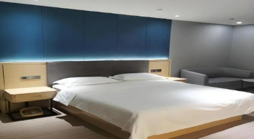 Bed in Green Tree Inn Urumqi San'gong Metro Station Exit