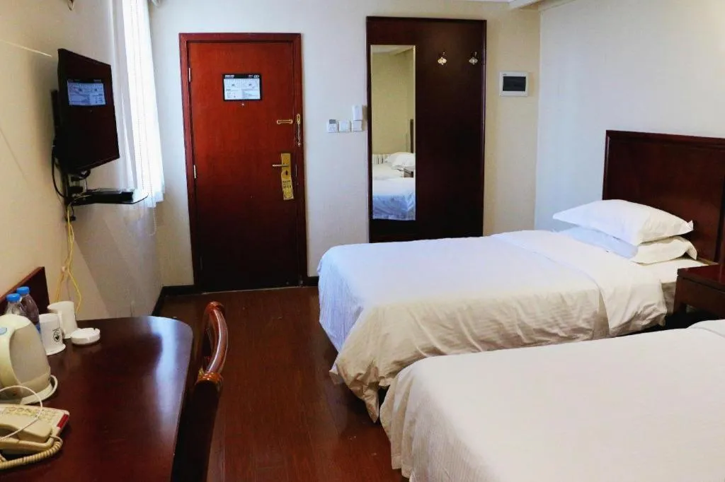 Bed in Green Tree Inn Urumqi San'gong Metro Station Exit