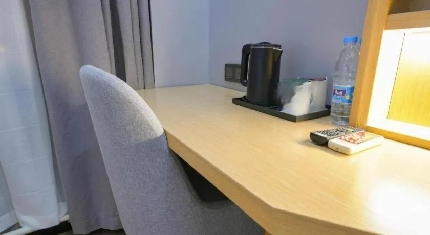 Green Tree Inn Urumqi San'gong Metro Station Exit