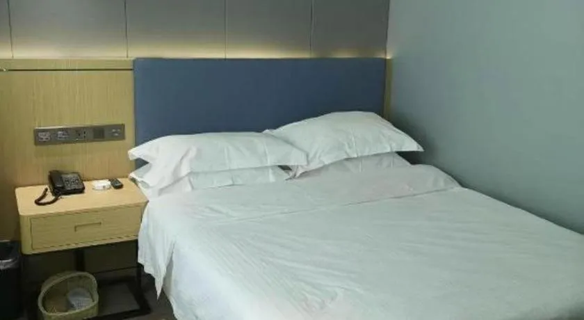 Bed in Green Tree Inn Urumqi San'gong Metro Station Exit