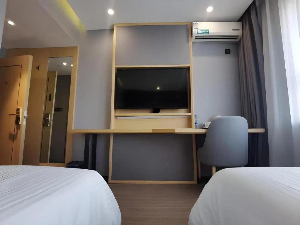 Bed in Green Tree Inn Urumqi San'gong Metro Station Exit