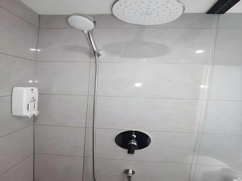 Green Tree Inn Urumqi San'gong Metro Station Exit