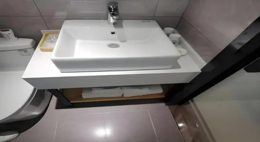 Green Tree Inn Urumqi San'gong Metro Station Exit