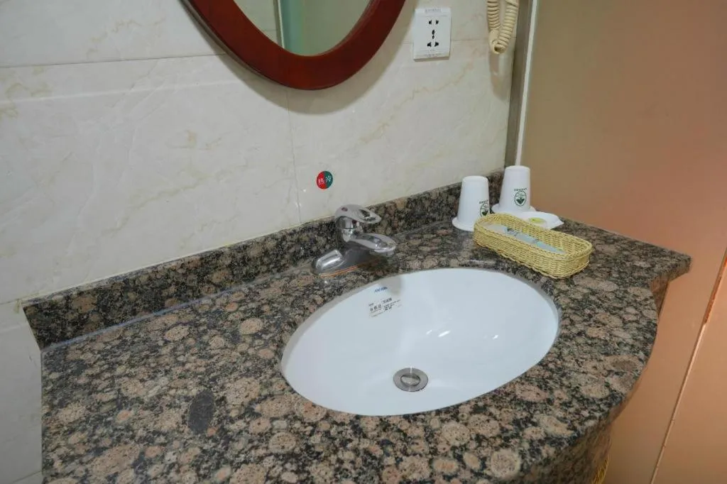 Green Tree Inn Urumqi San'gong Metro Station Exit