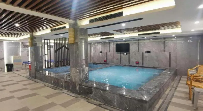 Green Tree Inn Urumqi San'gong Metro Station Exit