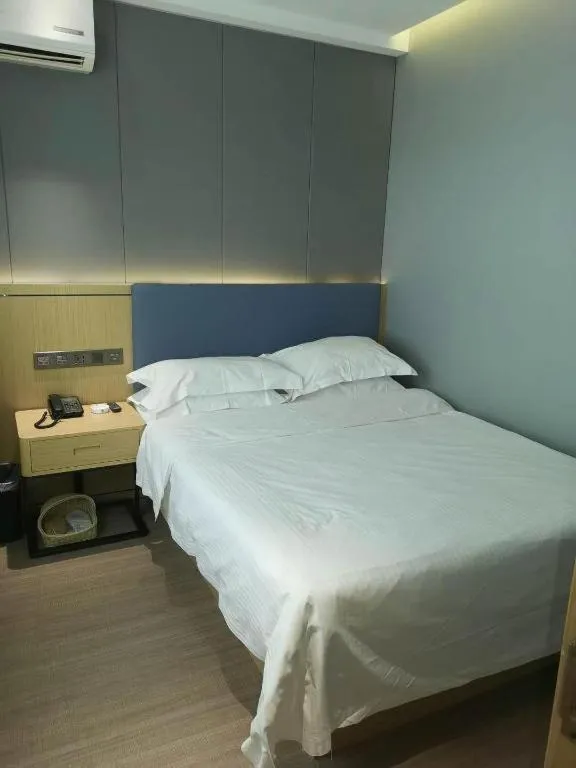 Bed in Green Tree Inn Urumqi San'gong Metro Station Exit