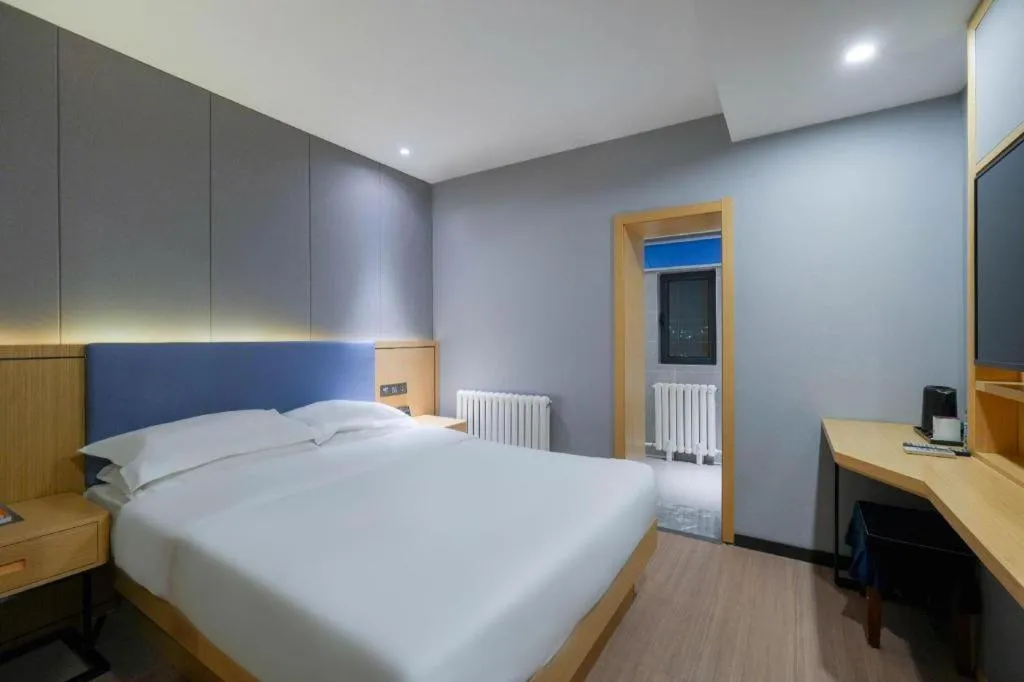 Bed in Green Tree Inn Urumqi San'gong Metro Station Exit