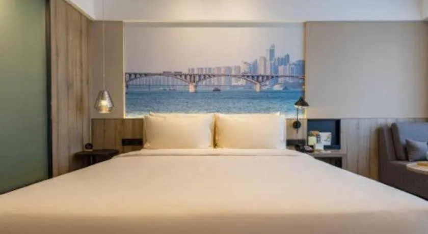 Bed in Atour Hotel Changsha Wuyi Square Wanbao Avenue