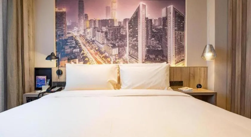 Bed in Atour Hotel Changsha Wuyi Square Wanbao Avenue