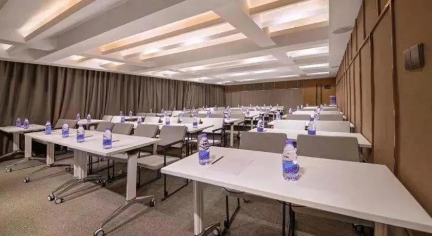 Atour Hotel Huainan Railway Station Commercial and Cultural Square