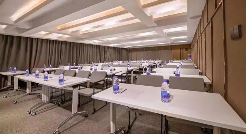 Atour Hotel Huainan Railway Station Commercial and Cultural Square