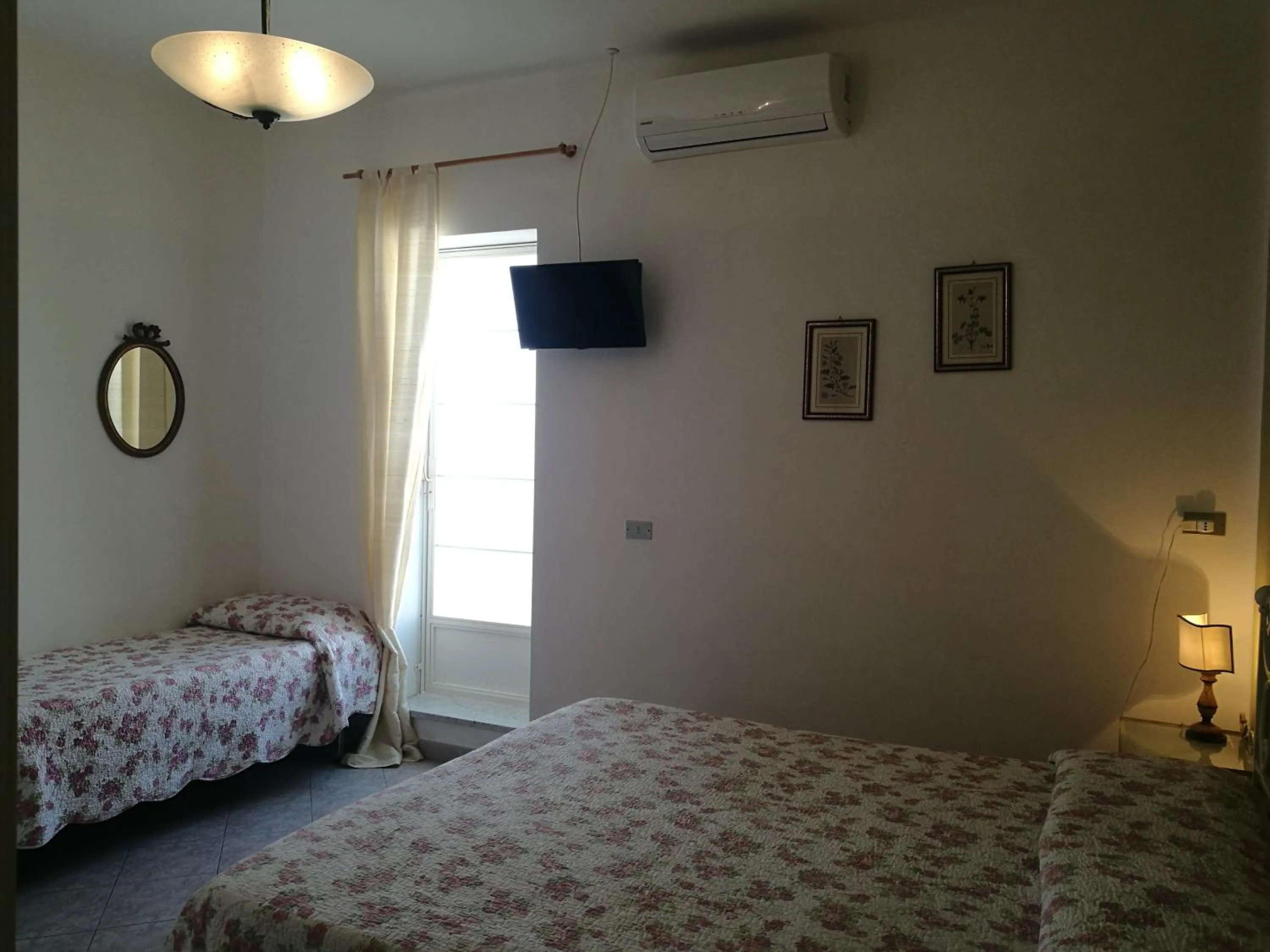 Bed in Villa la Fonte