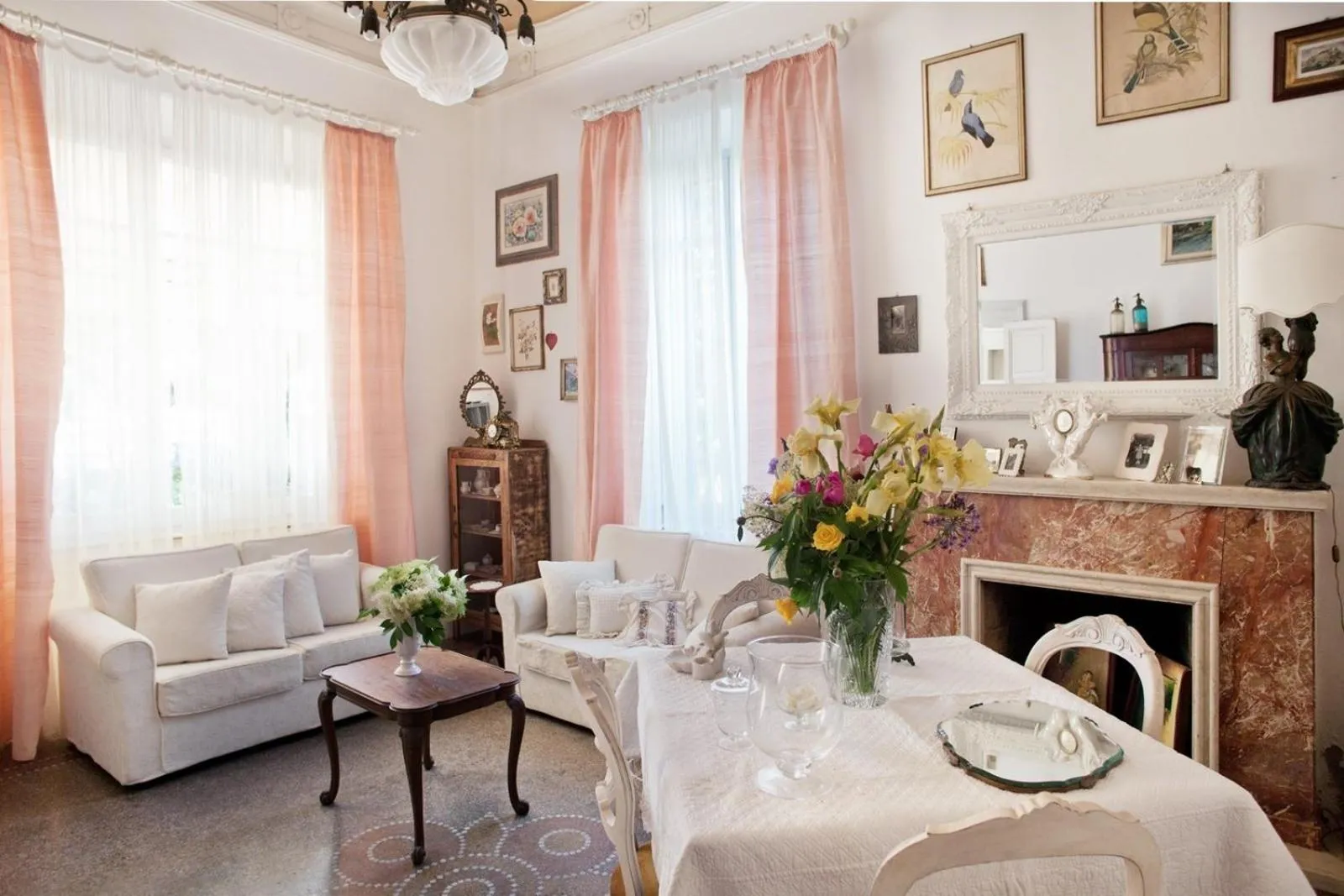 Communal lounge/ TV room in Villa la Fonte