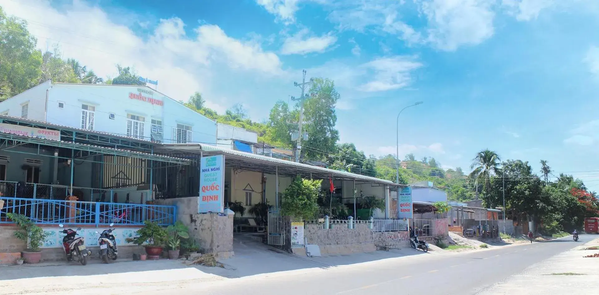 Property building in Quoc Dinh Guest House Property building in Quoc Dinh Guest House