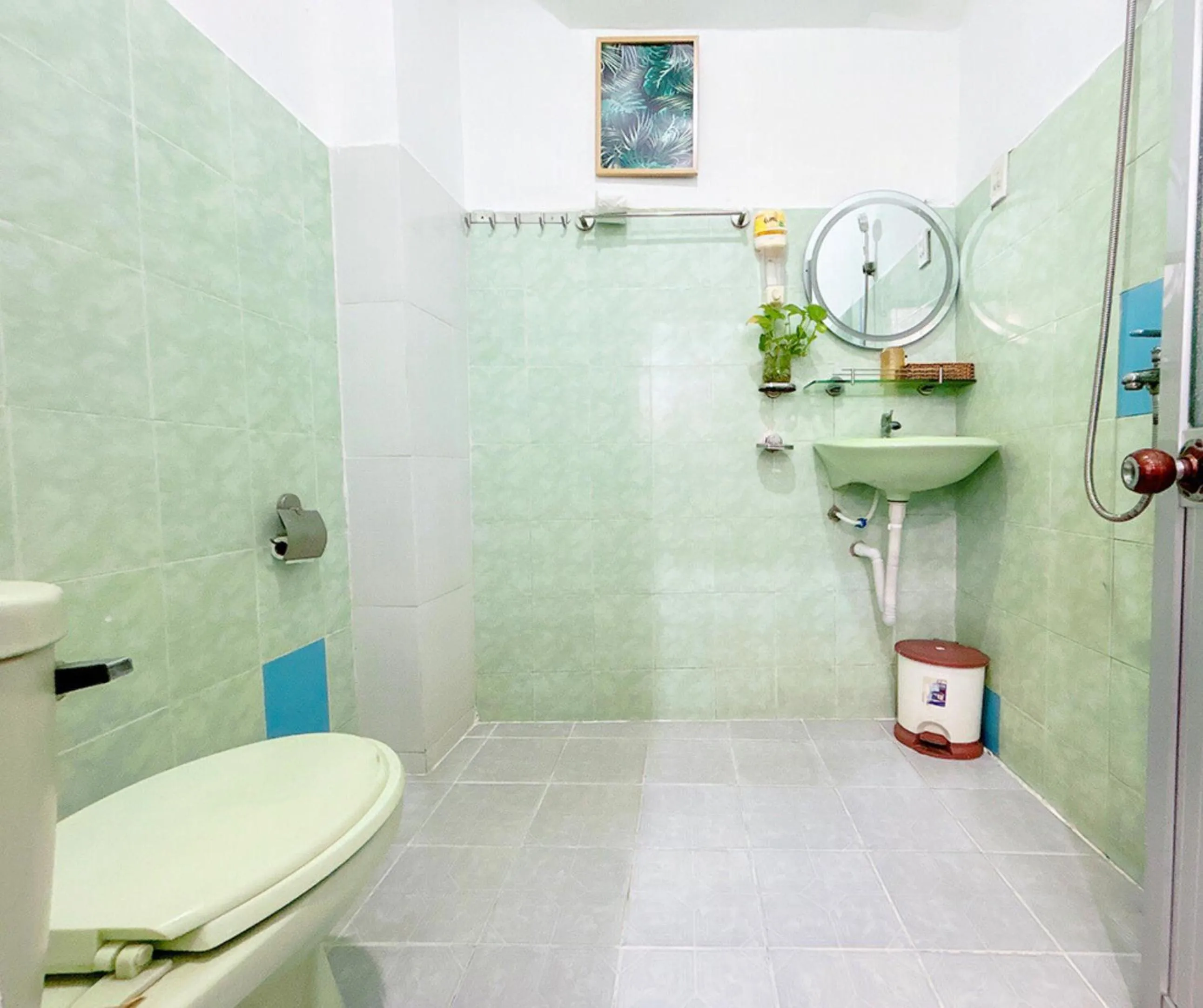 Shower in Quoc Dinh Guest House
