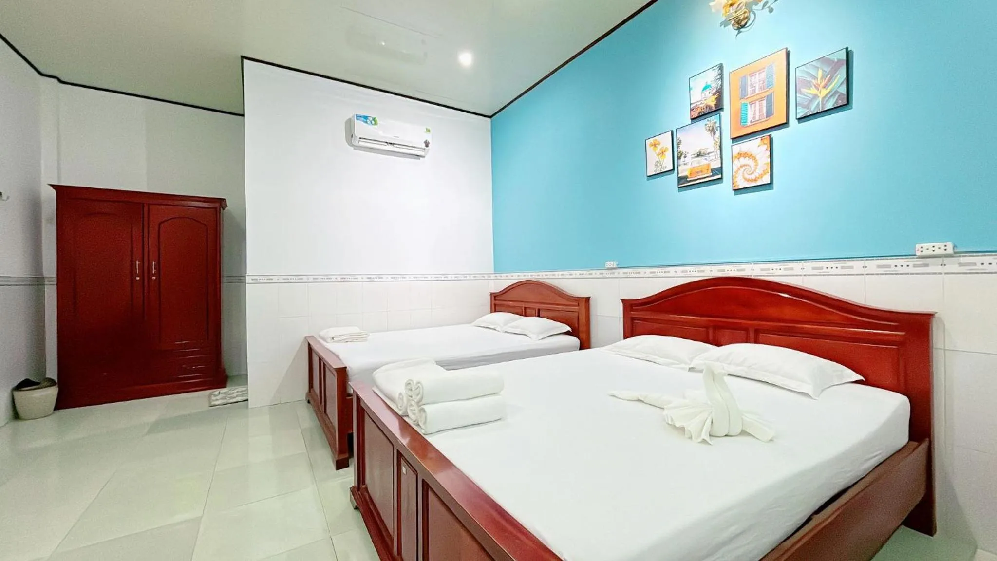 Photo of the whole room, Bed in Quoc Dinh Guest House