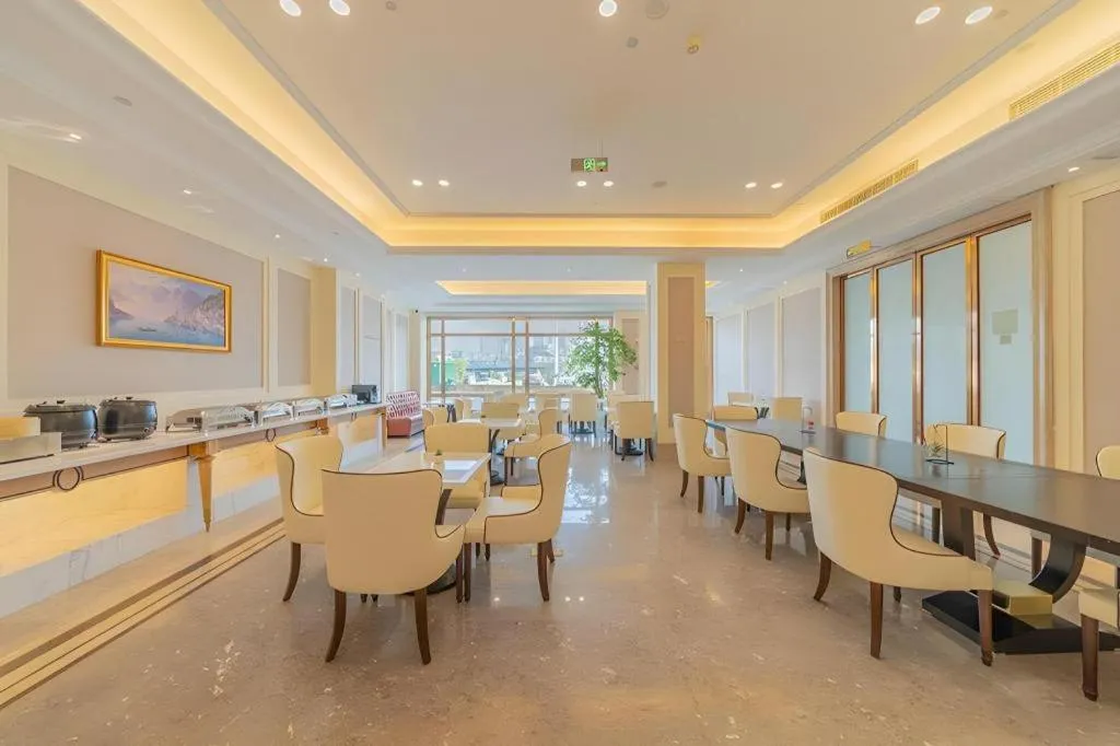 Vienna Hotel Chongqing West Station Square