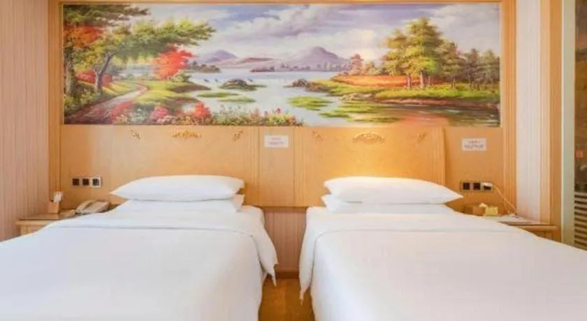 Bed in Vienna Hotel Chengdu North Railway Station North Square Wukuaishi Metro Station