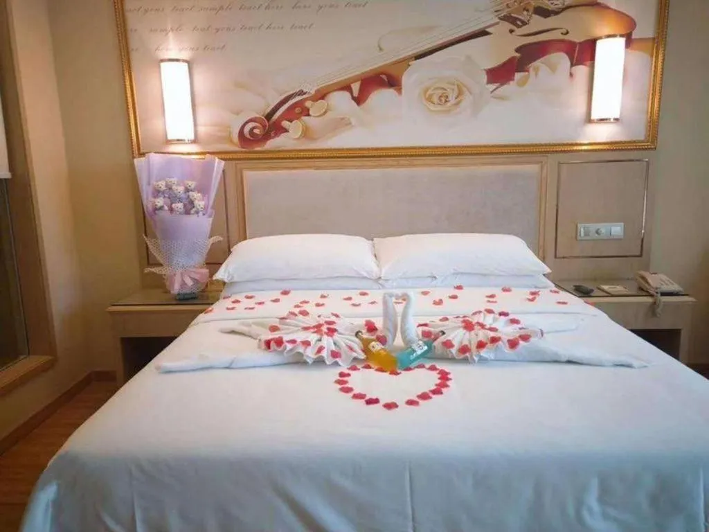 Bed in Vienna Hotel Chongqing Shizhu Stadium