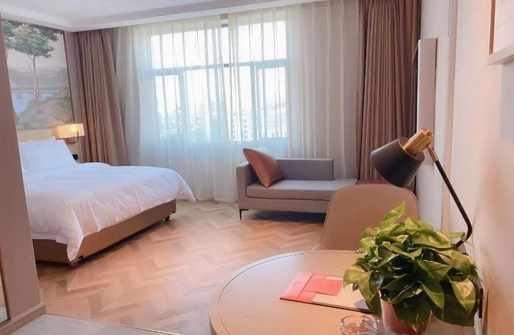 Bed in Vienna Hotel Lincang New Asia Pacific Times Square