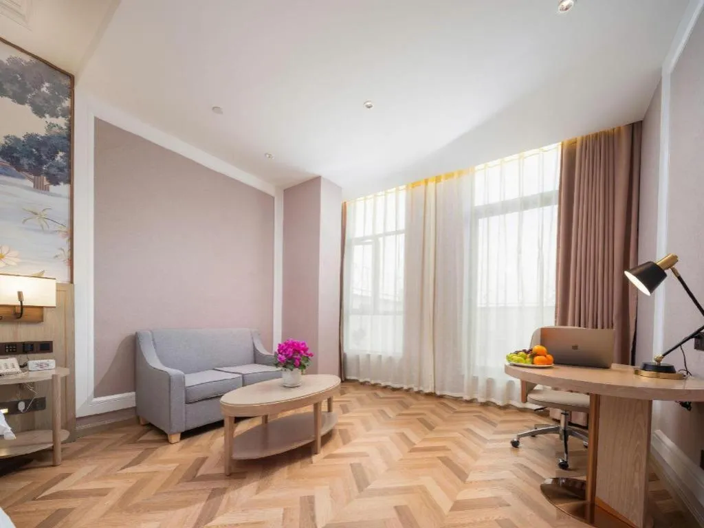 Vienna Hotel Lincang New Asia Pacific Times Square