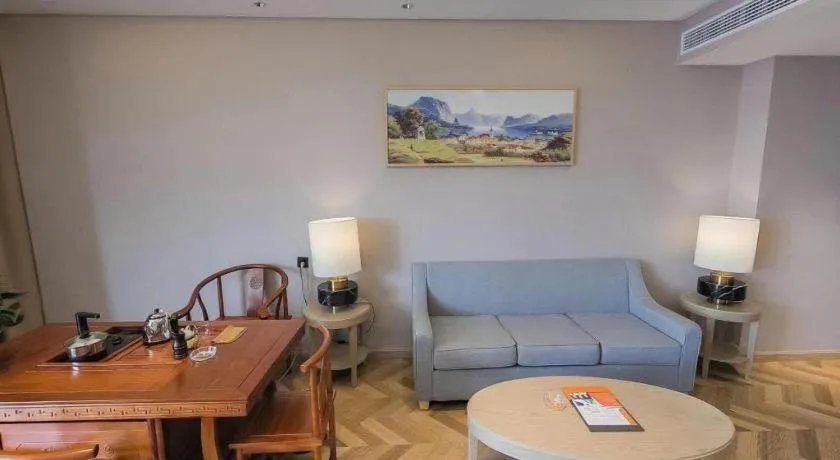 Vienna Hotel Lincang New Asia Pacific Times Square