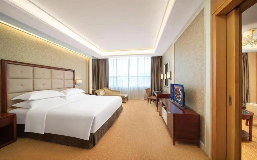 Bed in Venus Royal Hotel Shenzhen International Exhibition Center