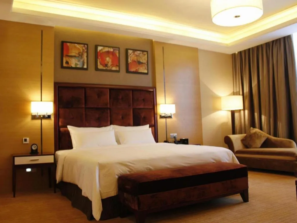 Bed in Venus Royal Hotel Shenzhen International Exhibition Center