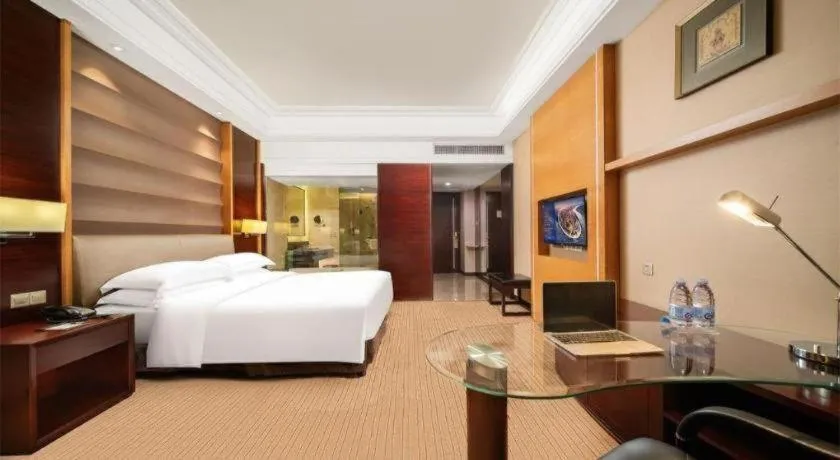 Bed in Venus Royal Hotel Shenzhen International Exhibition Center