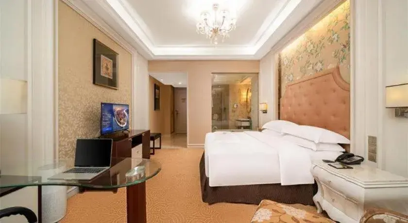 Bed in Venus Royal Hotel Shenzhen International Exhibition Center Bed in Venus Royal Hotel Shenzhen International Exhibition Center