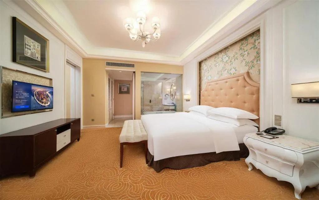 Bed in Venus Royal Hotel Shenzhen International Exhibition Center