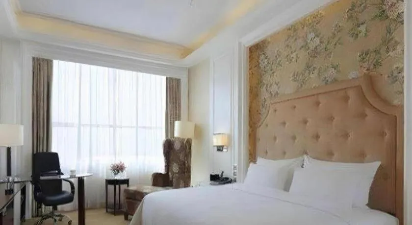 Bed in Venus Royal Hotel Shenzhen International Exhibition Center