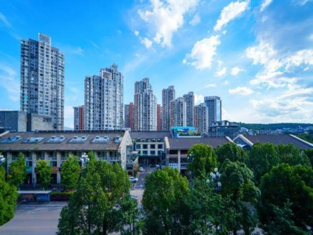 Vienna Hotel Yunnan Maitreya Huquan