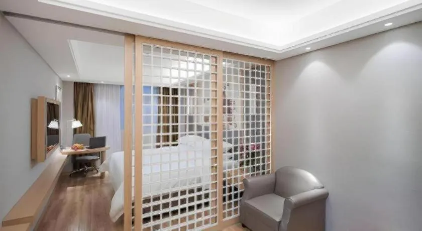 Bed in Vienna Hotel Shanghai Hongqiao Hub National Exhibition Center Huqingping Road