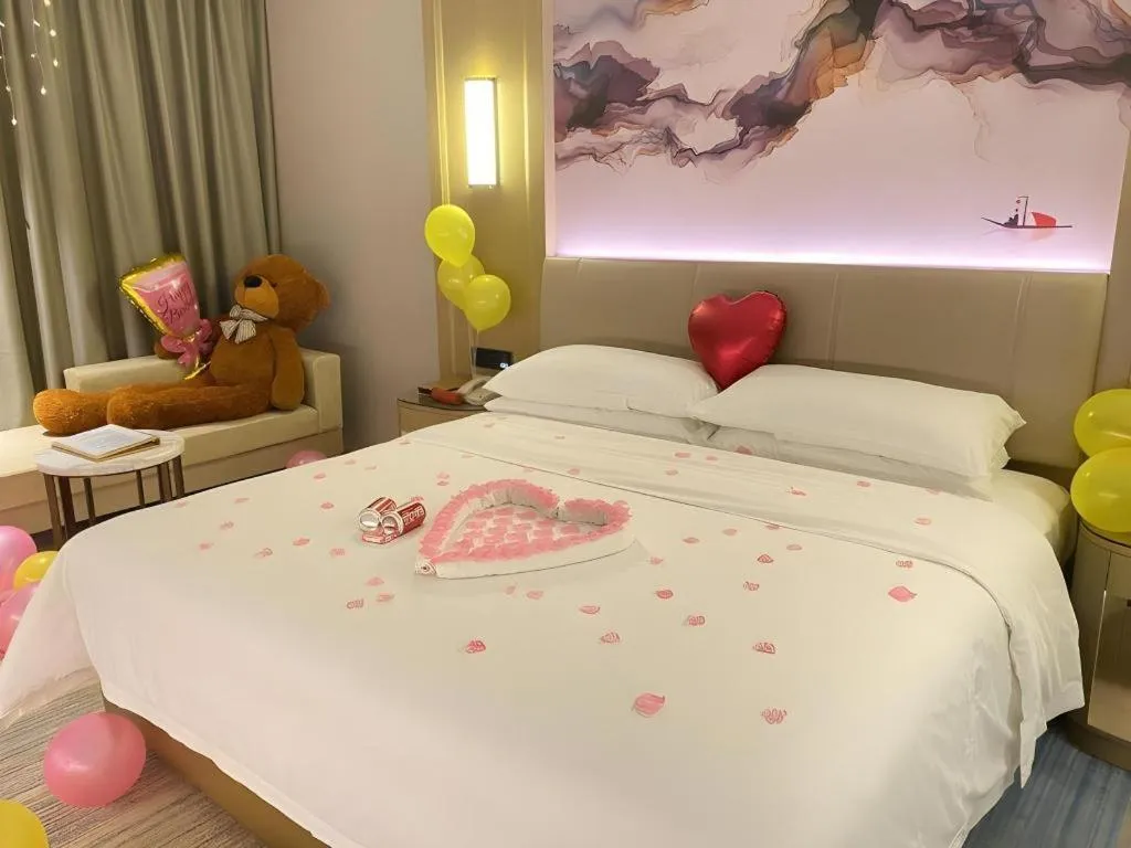 Bed in Venus Royal Hotel Guangdong Zhongshan Dongfeng Center