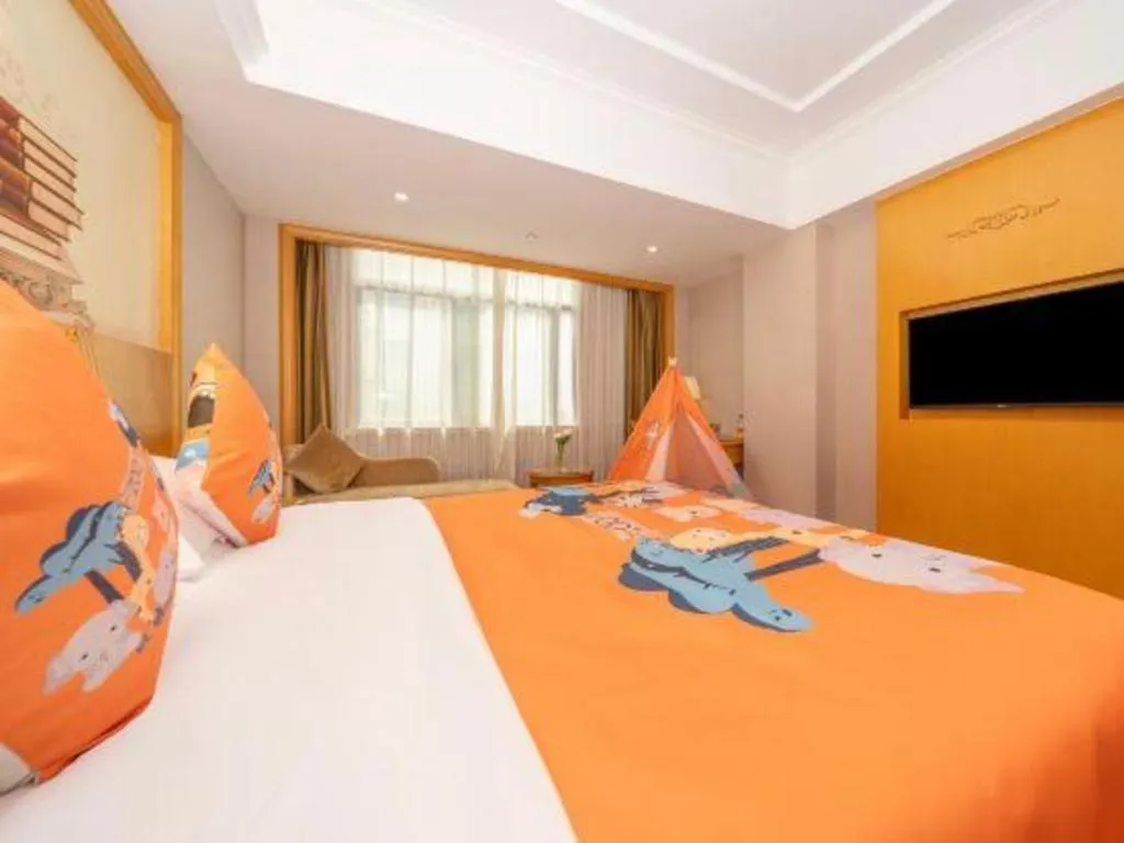 Bed in Vienna Hotel Guangxi Fangcheng