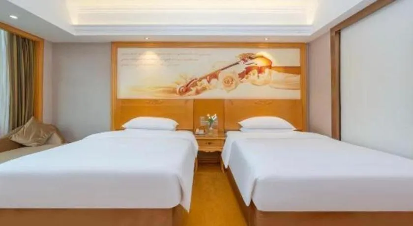 Bed in Vienna Hotel Guangxi Fangcheng