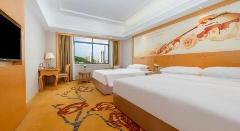 Bed in Vienna Hotel Guangxi Fangcheng