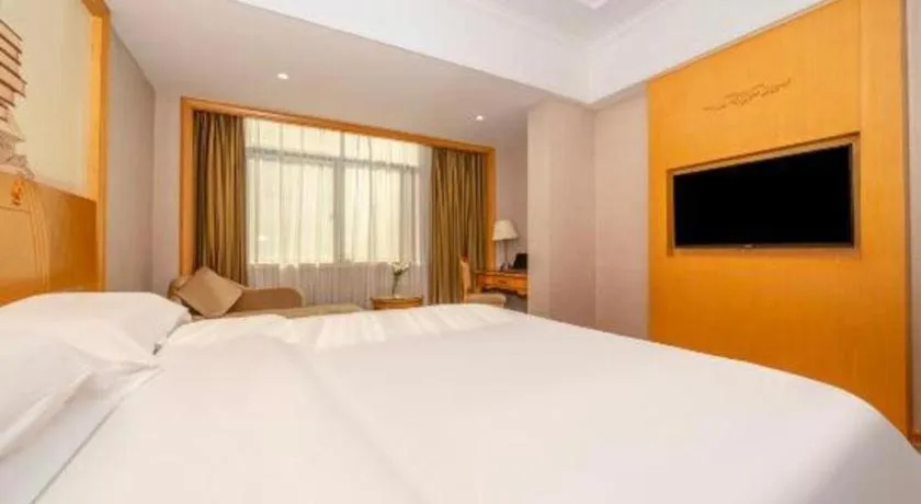 Bed in Vienna Hotel Guangxi Fangcheng