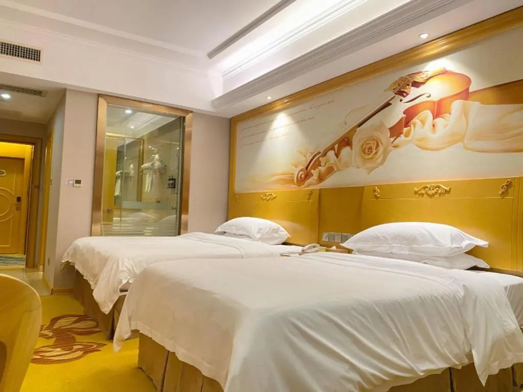 Bed in Vienna Hotel Guangxi Fangcheng