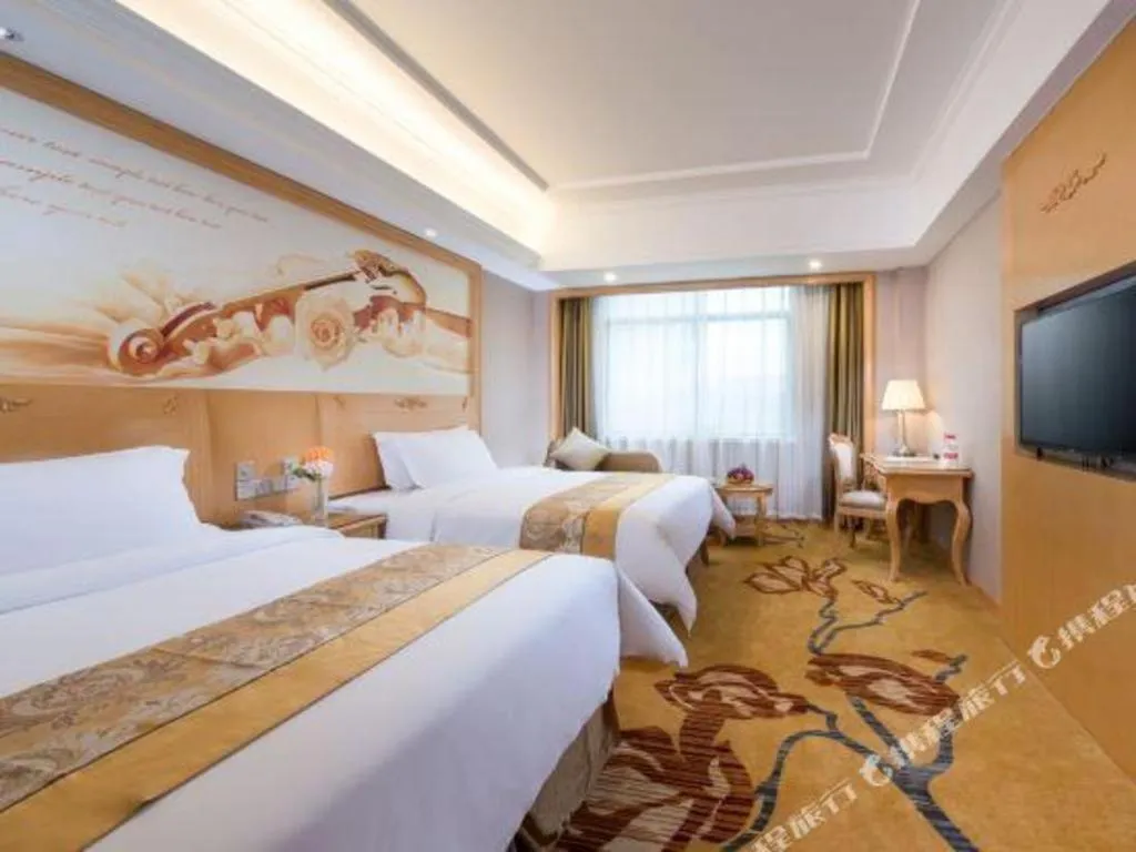Bed in Vienna Hotel Guangxi Fangcheng