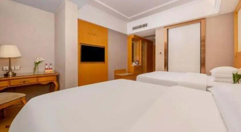 Bed in Vienna Hotel Guangxi Fangcheng