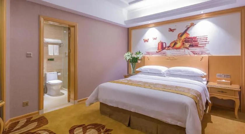 Bed in Vienna Hotel Guangxi Fangcheng