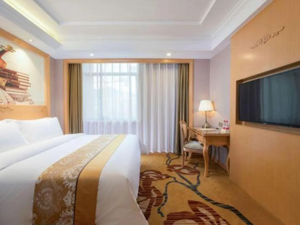 Bed in Vienna Hotel Guangxi Fangcheng